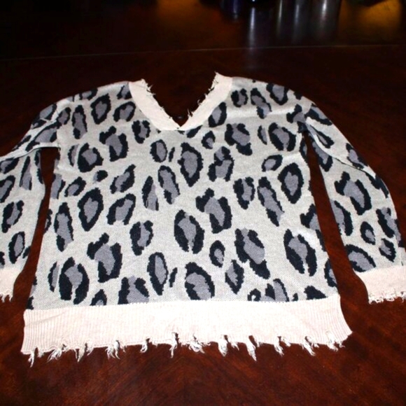 Leopard Print Women's Distressed Sweater Animal Print – Size S – - Picture 6 of 8